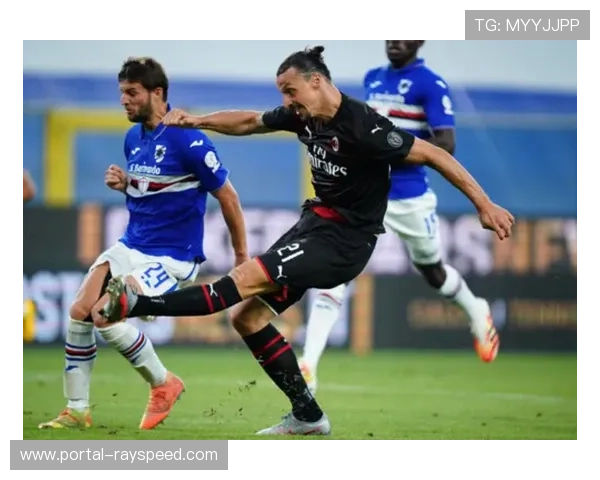 米兰传奇伊布现身训练场，指导年轻中锋引关注